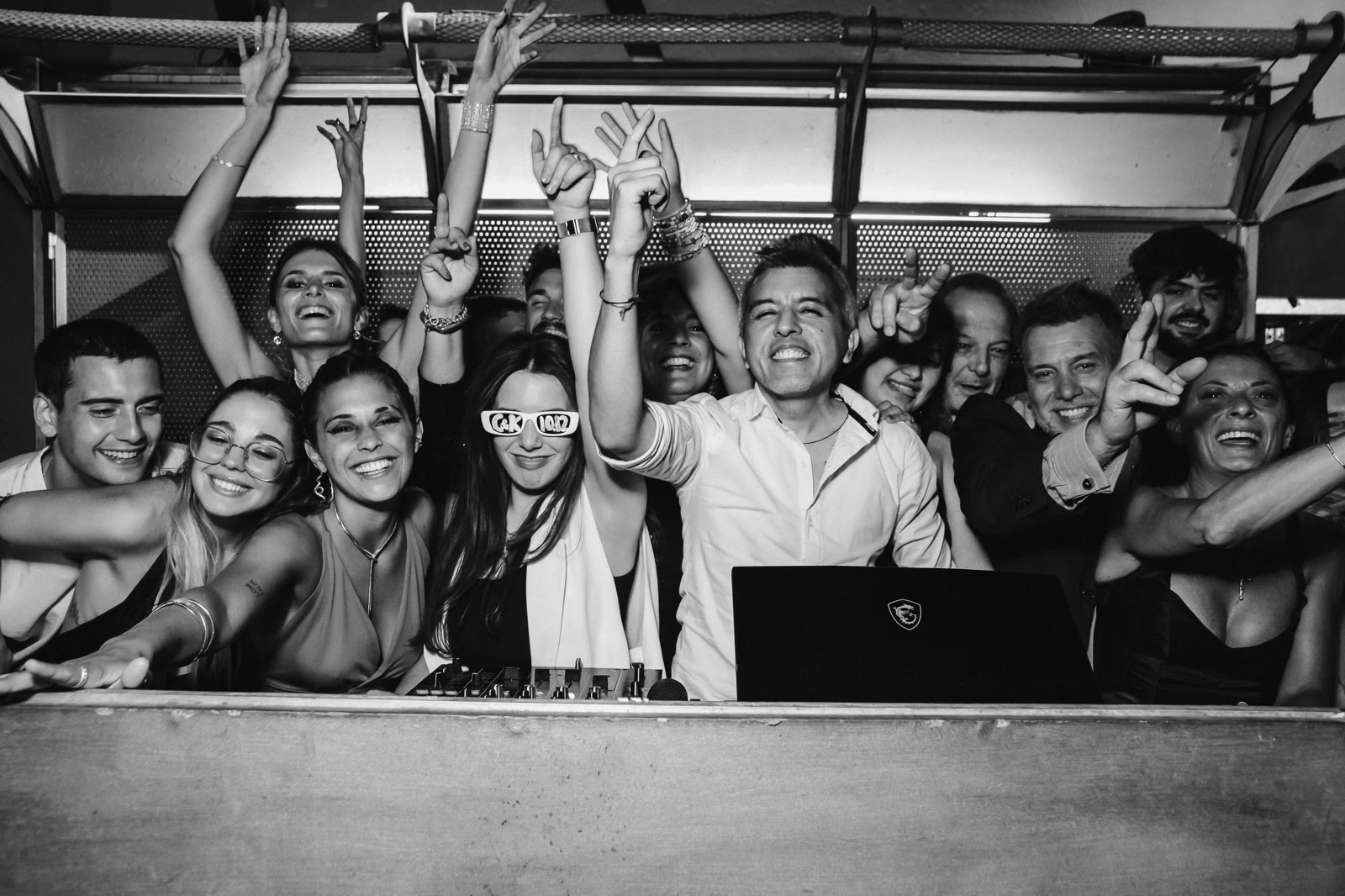 Pista de baile celebrando en un casamiento